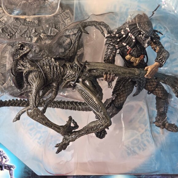 2005 ALIEN VS PREDATOR ACTION FIGURES, COMPLETE SET, MINT IN THE BOX!!! - Picture 6 of 10